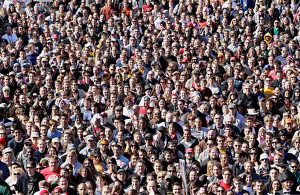 Stewart-rally-crowd-photo
