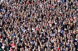 Stewart-rally-crowd-photo